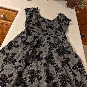 Cute dress with skull print